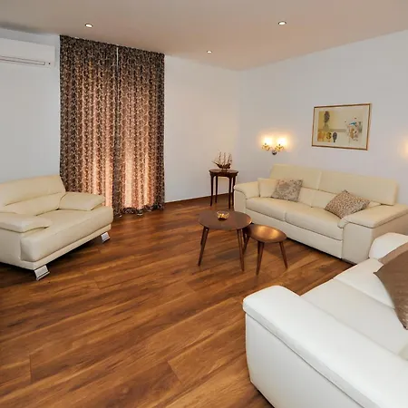 St Lux سبليت