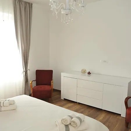 St Lux Apartman